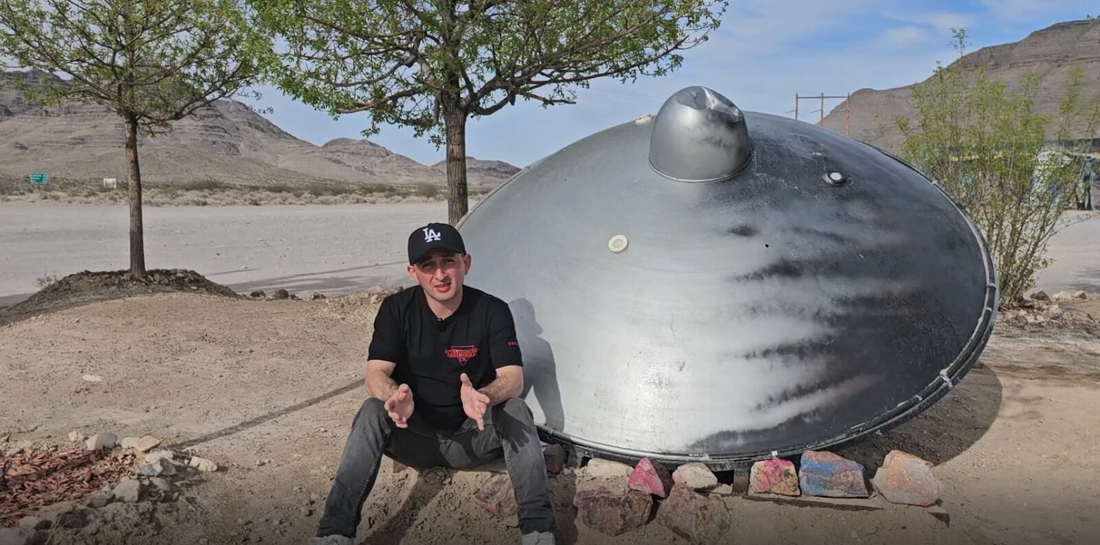 Marco González y Óscar Quirós del equipo de Investigación Paranormal CR y del grupo Clan Revoluciona2 se lanzaron de lleno a esta misión entre el 12 y 13 del pasado abril y visitaron el Área 51 en Nevada, Estados Unidos