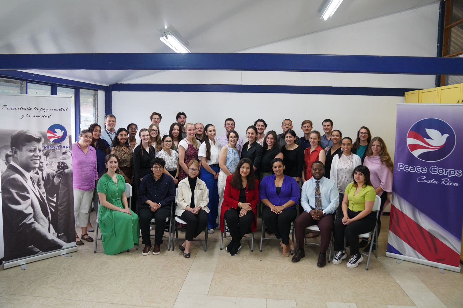Voluntarios de los Cuerpos de Paz de EEUU enseñaran ingles a jóvenes y niños ticos
