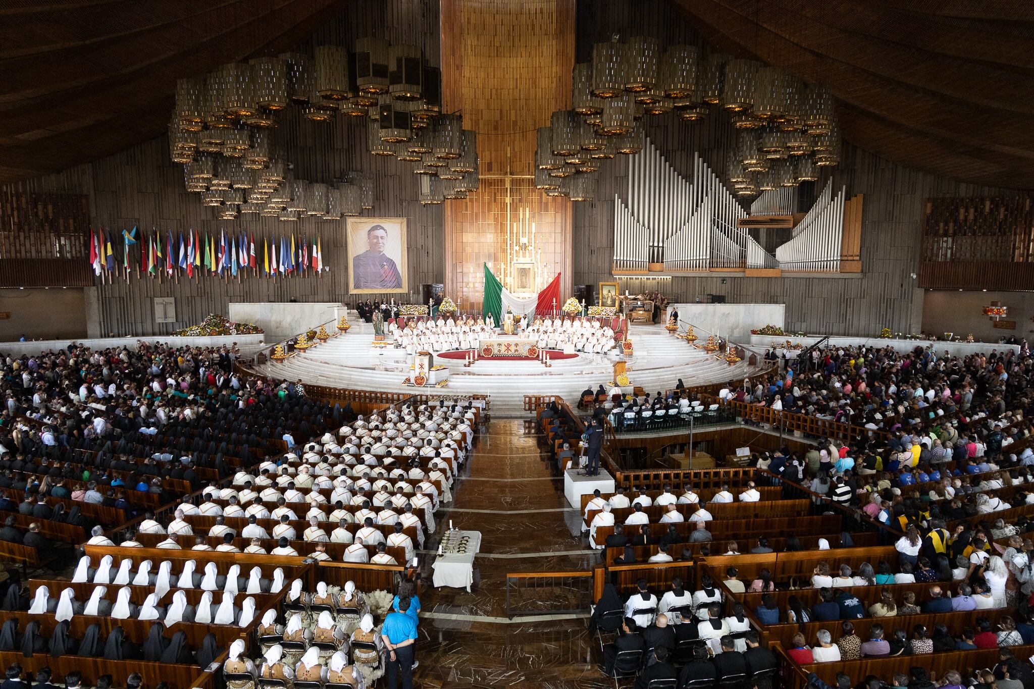 El viaje a México para 2 personas que regalaremos incluye visita a la basílica de la virgencita de Guadalupe, la cual es una de las más visitadas del planeta.
