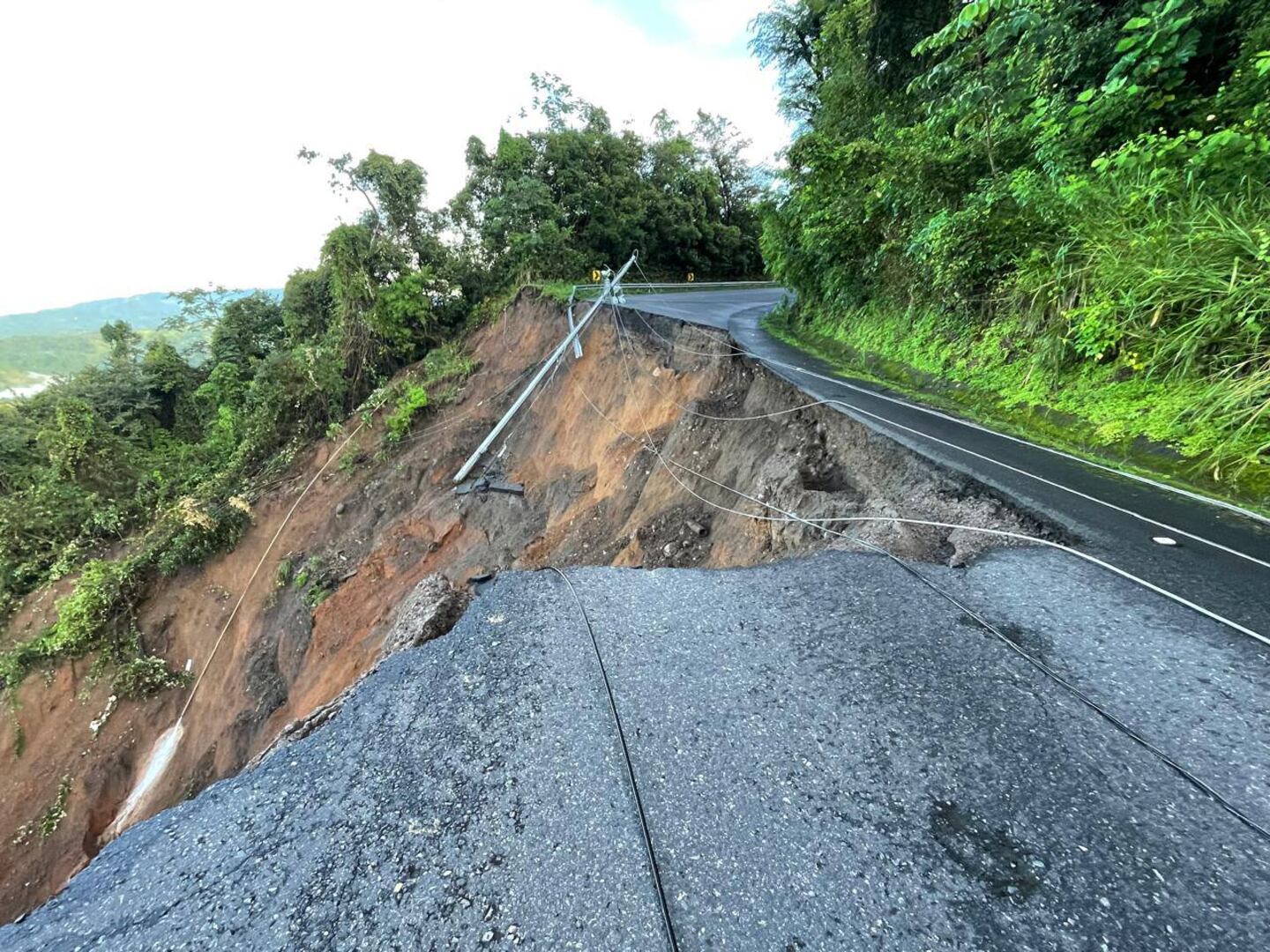 Impresionantes imágenes muestran cómo lluvias causaron colapso total de ...