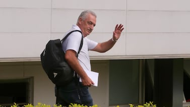 Gustavo Alfaro acabará muy pronto su novela con Costa Rica, esto dice directivo de Paraguay