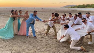 Exesposo de la periodista Laura Brenes se casa y así disfruta su luna de miel