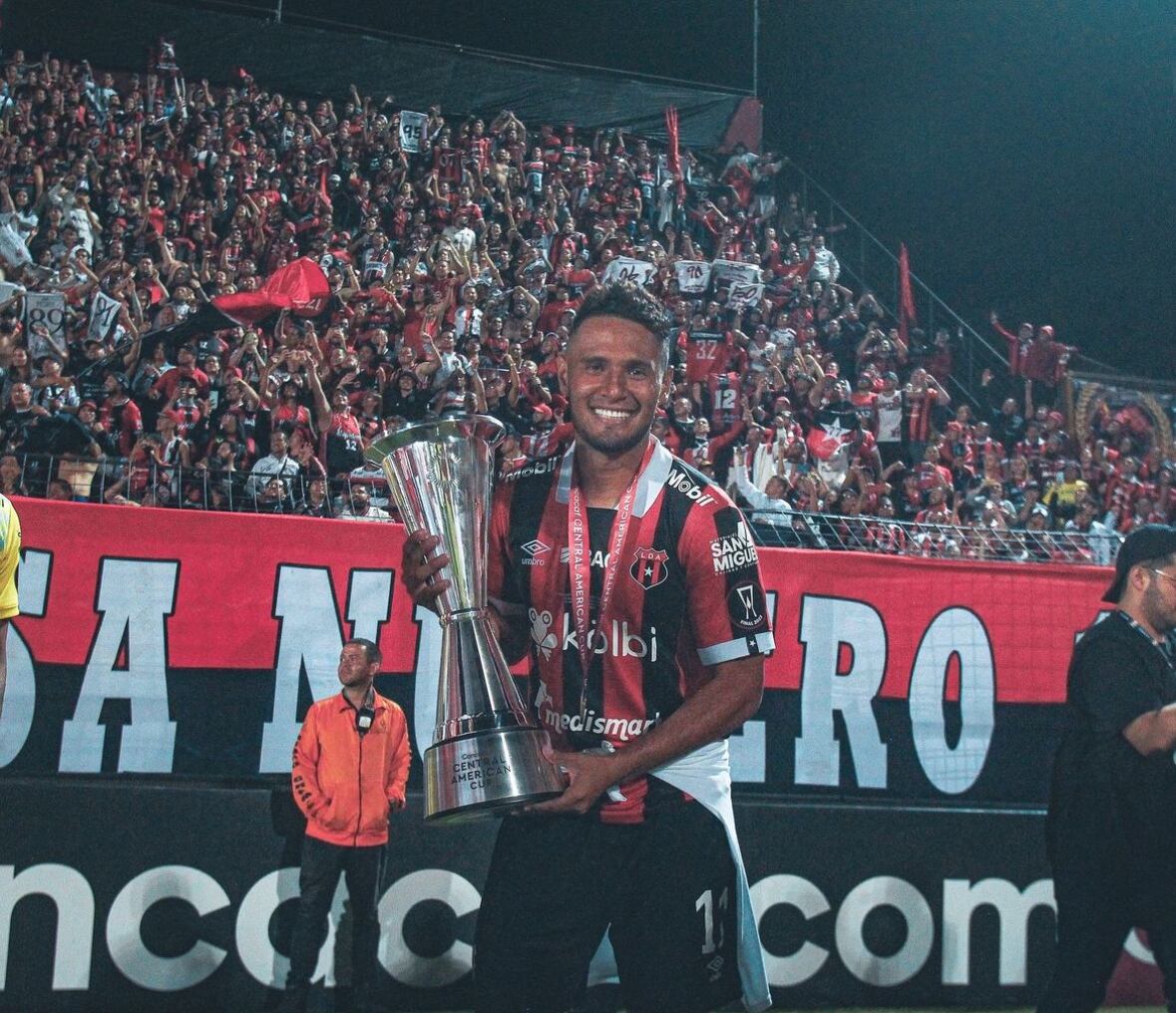 Alex López quedó en libertad para buscar un nuevo rumbo después de cinco años en Liga Deportiva Alajuelense.