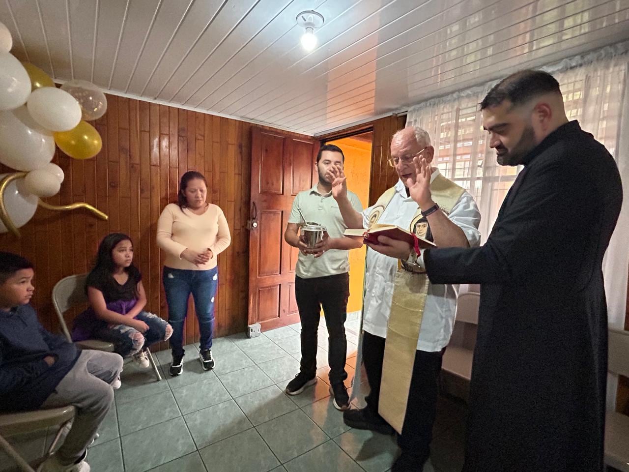 Yadira Maliaño y sus cuatro hijos ya habitan en su casa nueva de 88 metros cuadrados, con taller para su emprendimiento. Esta familia fue elegida directamente por el papa Francisco a principios del año pasado.