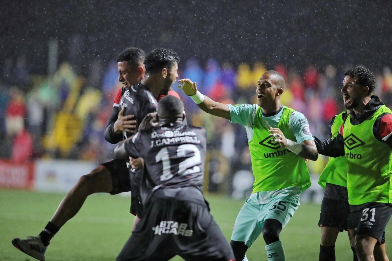25/08/2023/ Juego entre el Club Sport Herediano vs Liga Deportiva Alajuelense por la jornada 7 del torneo apertura de la Liga Promerica en el estadio Colleya Fonseca / foto John Durán