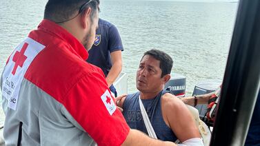 Guardacostas y cruzrojitas ayudaron a hombre que sufrió grave lesión mientras trabajaba