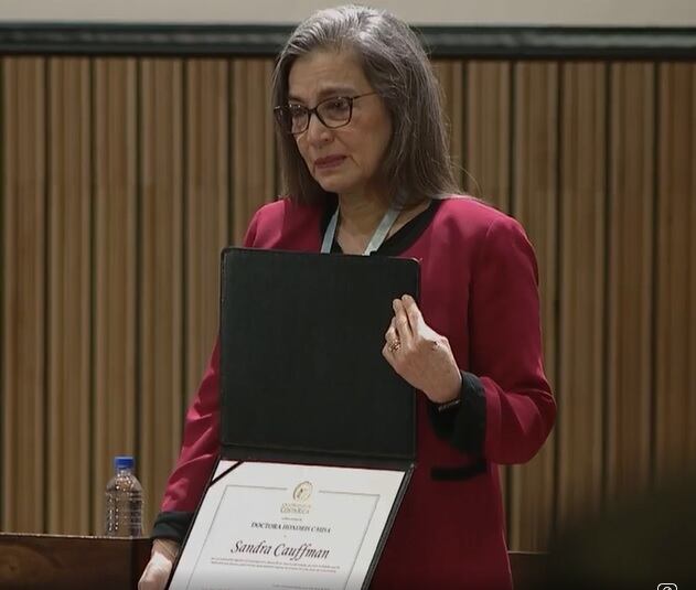 La ingeniera costarricense Sandra Cauffman, que se ha destacado por su trabajo en la NASA, es condecorada por la Universidad de Costa Rica (UCR) con el título de doctora Honoris Causa, este miércoles 8 de marzo