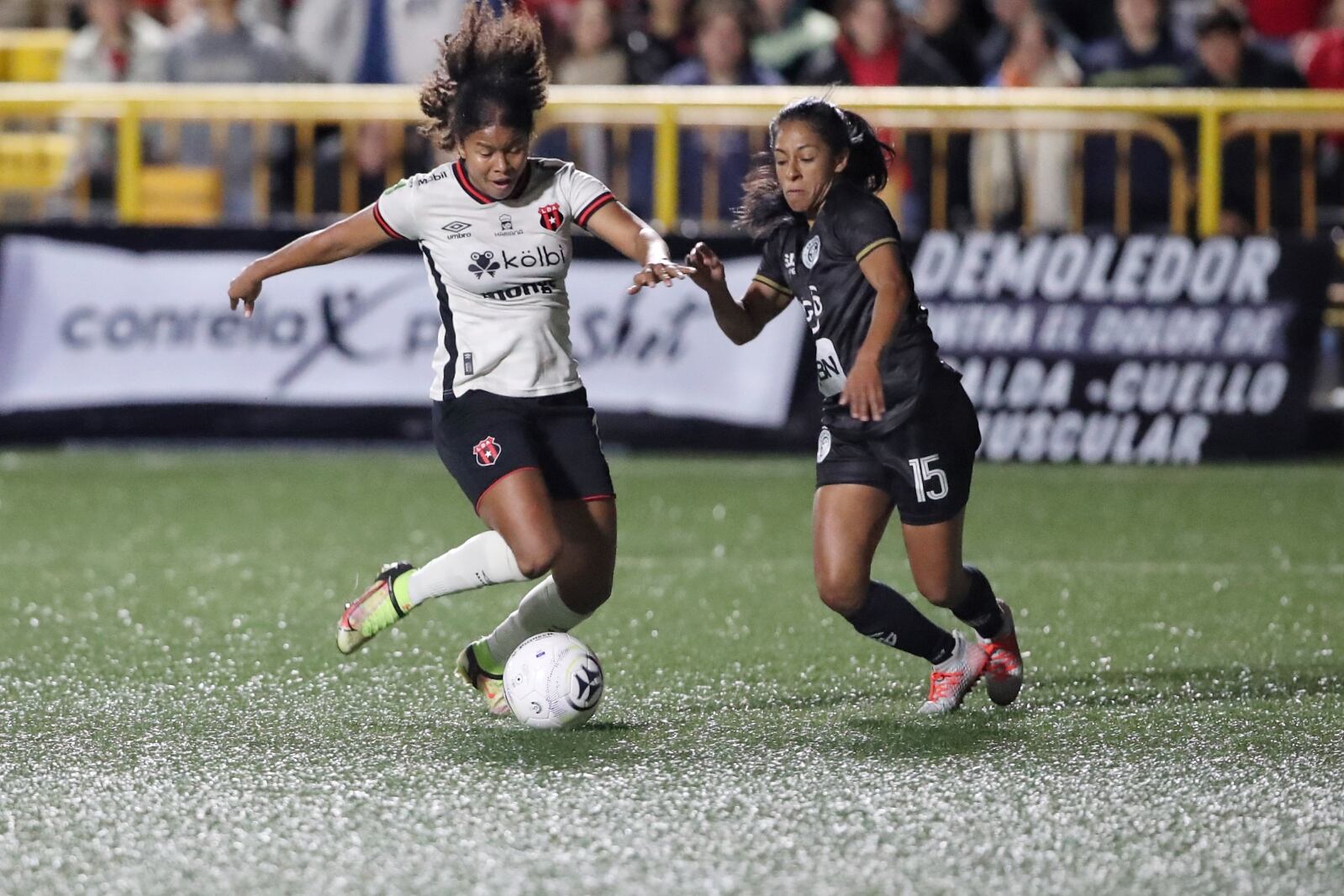 20/12/2023/ Juego entre  Sporting FC vs Liga Deportiva Alajuelense por la final del fútbol femenino en el estadio Ernesto Rorhmoser  / Foto John Durán