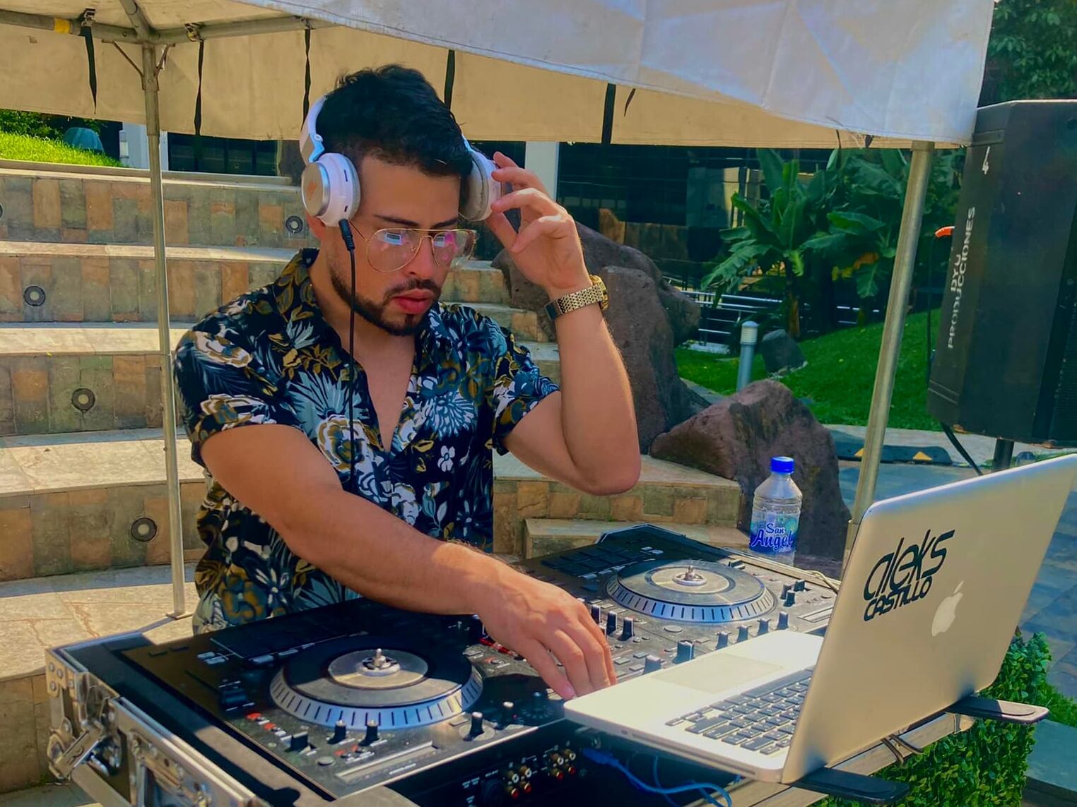 Alexander Castillo, Dj que murió en accidente en León Cortés. Foto Facebook.