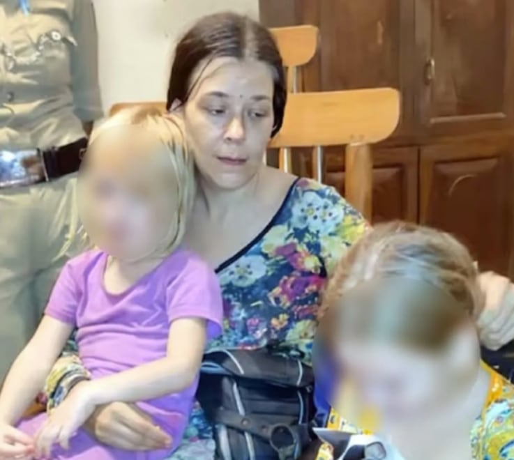 Mujer vivía en cueva con sus hijas