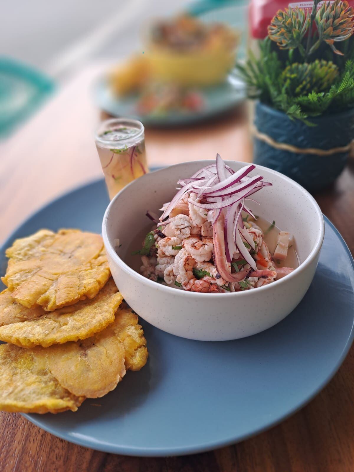 Abuelito tuvo visión y su familia continuó legado, pero servido en forma de ceviche.