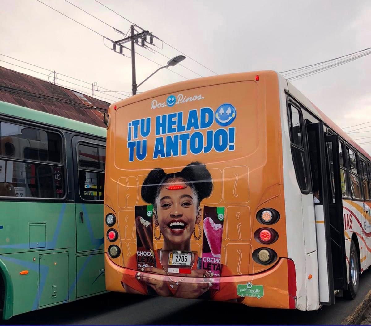 La presentadora de canal Opa, Jennifer Rojas, del programa Divinazzz