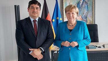 Así fue cómo Angela Merkel, excanciller de Alemania, recibió un café de agricultores de Naranjo