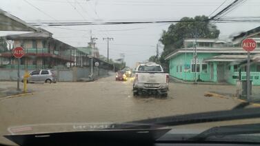 Fuertes lluvias causaron 56 inundaciones en Limón