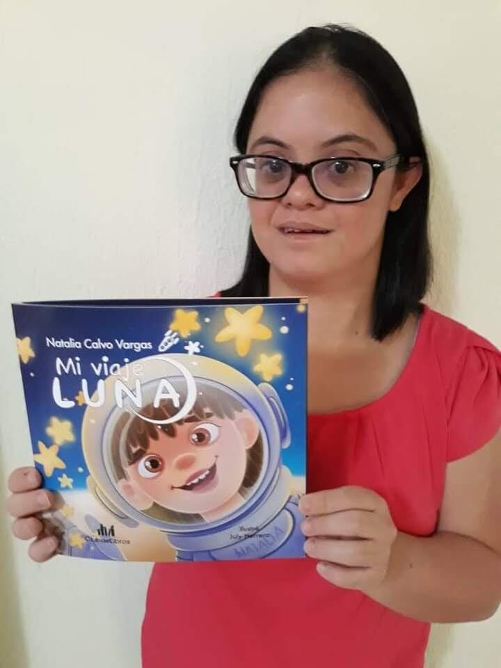 A sus 36 años, Natalia Calvo logró cumplir su sueño de ser escritora y actualmente trabaja en su tercera publicación.