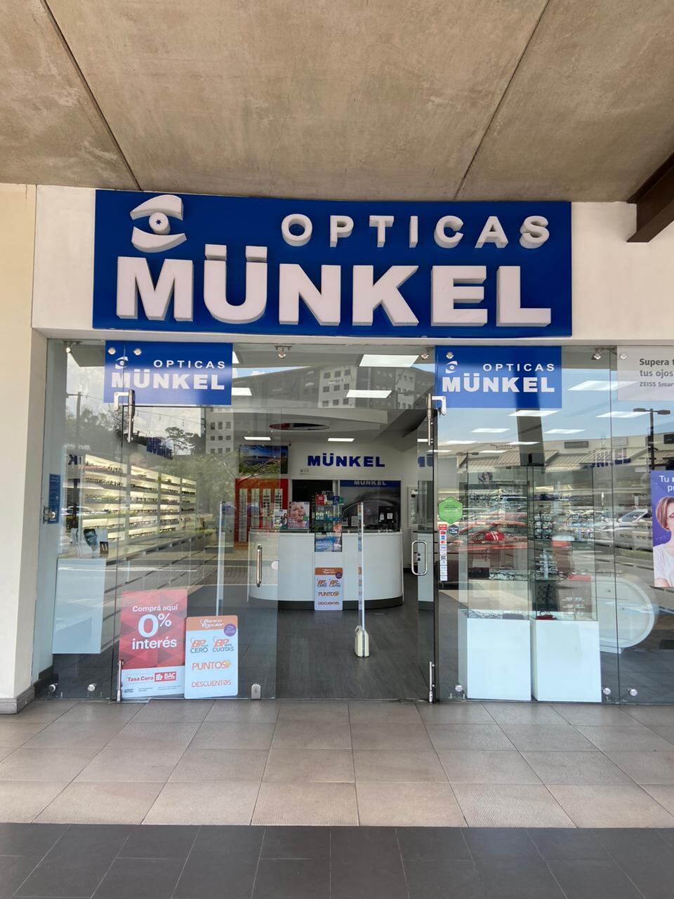Ópticas Münkel le tiene un regalazo a los vecinos de los cantones de Liberia, Pérez Zeledón, Turrialba, Grecia y Pococí.