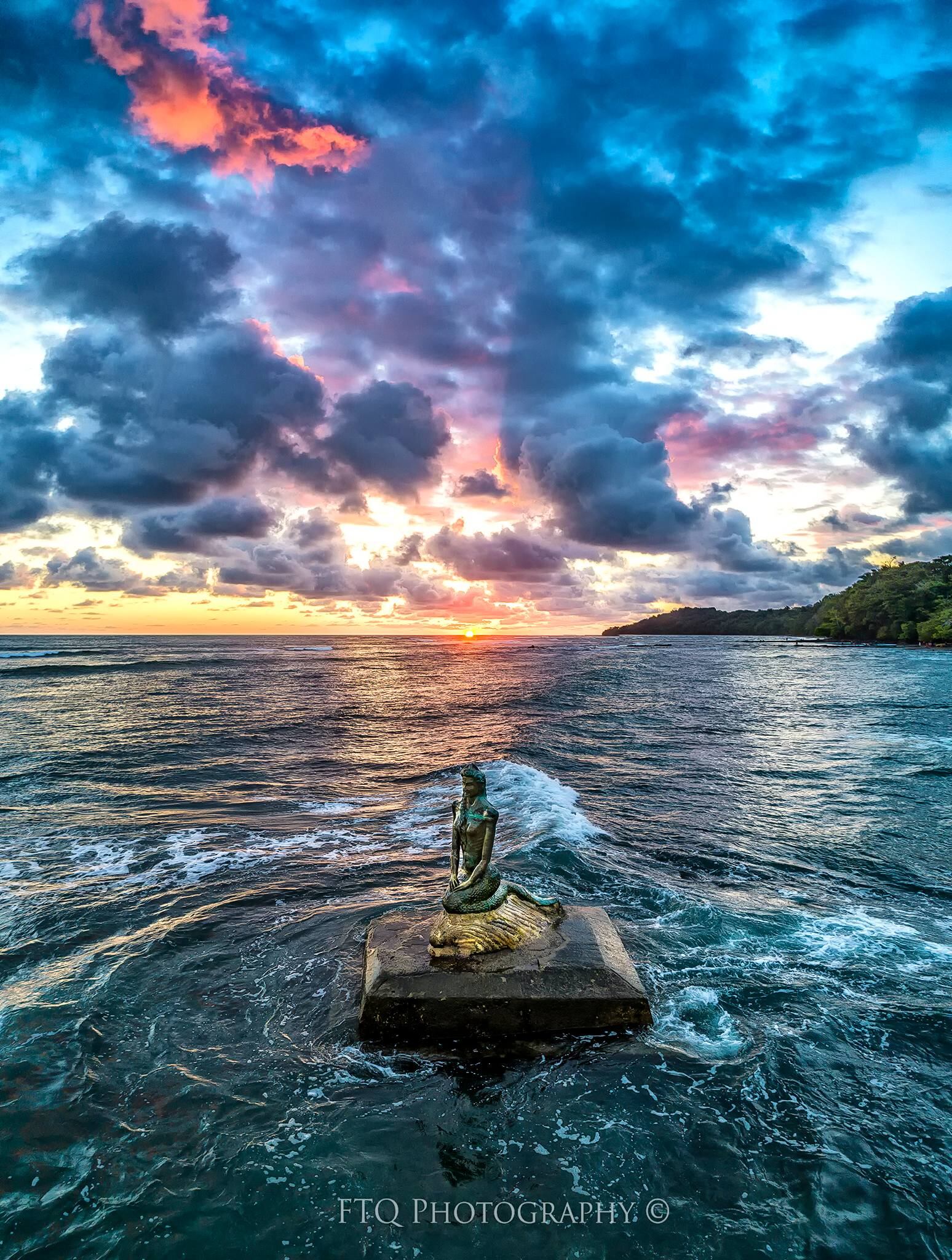 La sirena de Esterillos ya regresó al lugar que ama, el mar, permitiendo así que don Fernando Mora Jiménez pueda seguir soñando con ella, sobre todo ahora que la dejaron más guapa que nunca antes.