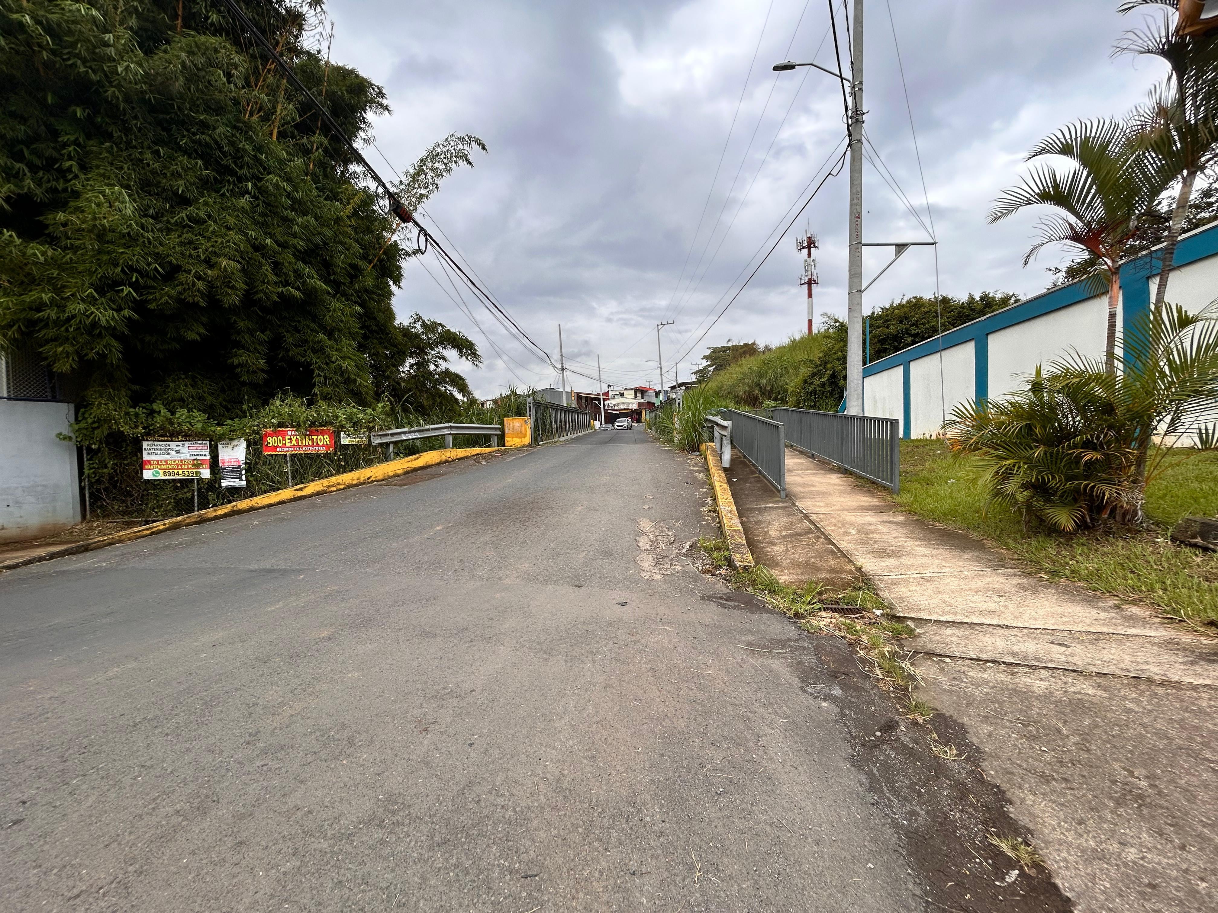 Este martes 21 de noviembre iniciaron los trabajos para para construir el puente permanente sobre el río María Aguilar.