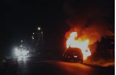 Un carro incendiado sería el usado por los pistoleros