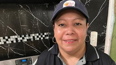 Nicaragüense que vende tamales y nacatamales explicó las curiosas diferencias que tienen