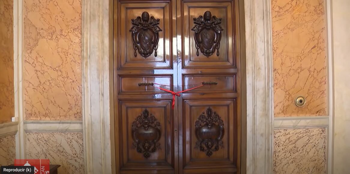 El Vaticano selló la residencia oficial del papa Francisco, lo que marca el inicio del período de luto. Captura de pantalla.