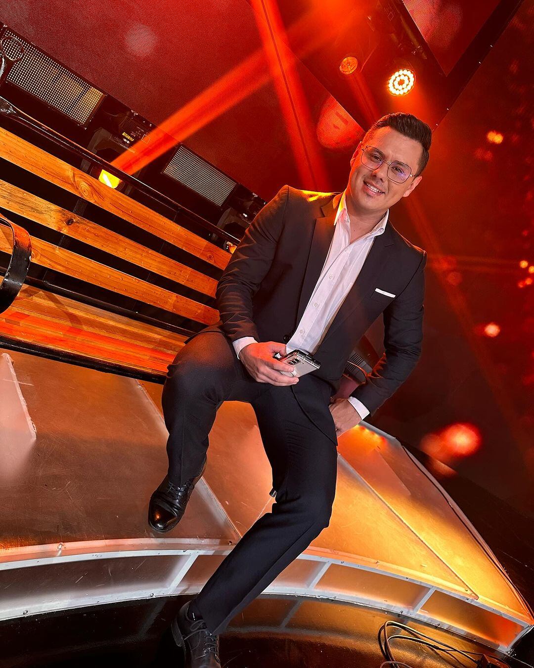 Periodista Johnny López, presentador de Más que noticias, Teletica.