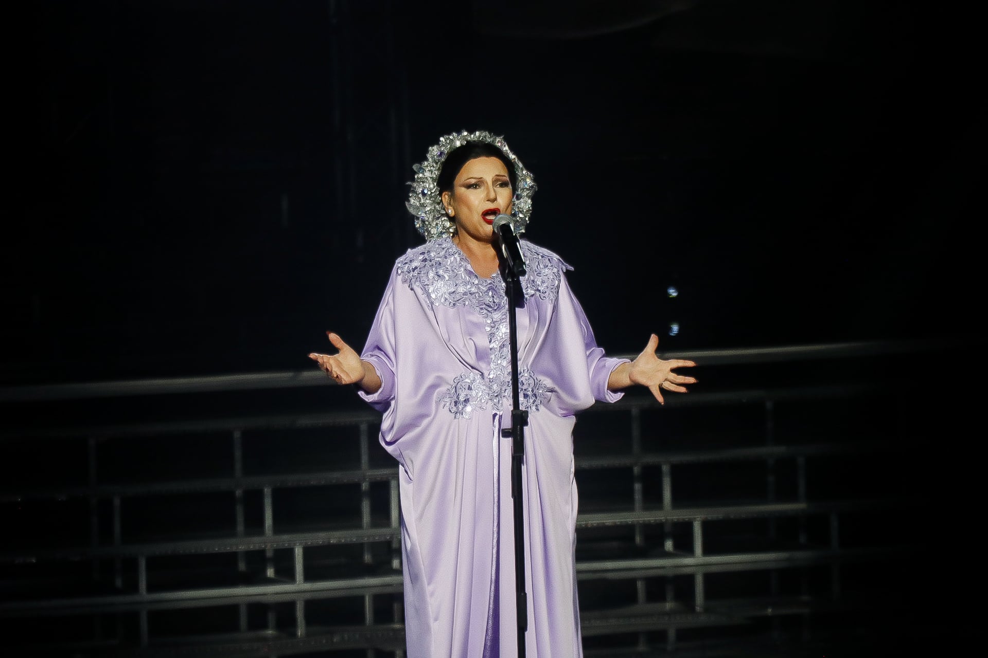 23/06/2024. Final de Tu Cara Me Suena. Estudio Marco Picado, Sabana. Fotografía: Lilly Arce. En la fotografía: Rosibel interpretando a Isabel Pantoja.