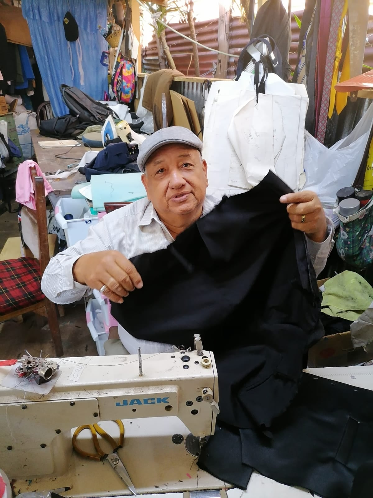 El gran amor a sus hijos motivó a Cándido Chávez Peña a empacar un poquito de toda su vida en Nicaragua y venirse para Costa Rica. La maleta más grande era la de los temores porque recomenzar su vida a los 62 años no era cosa fácil.