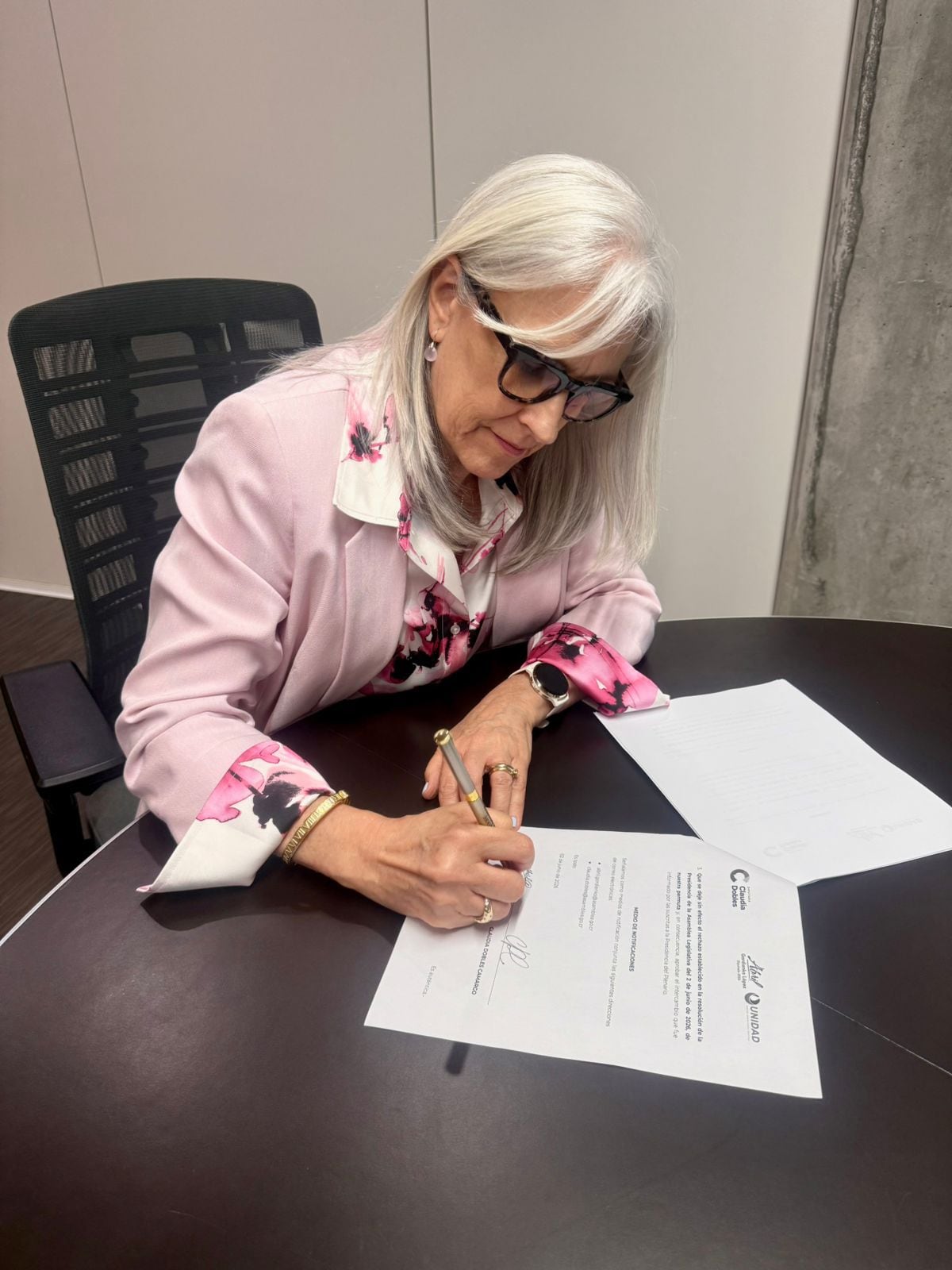 Las diputadas Claudia Dobles, de la Coalición Agenda Ciudadana, y Abriel Gordienko, del Partido Unidad Social Cristiana, están disconformes con una decisión que tomó Yara Jiménez, presidenta de la Asamblea Legislativa, y presentaron un recurso de amparo