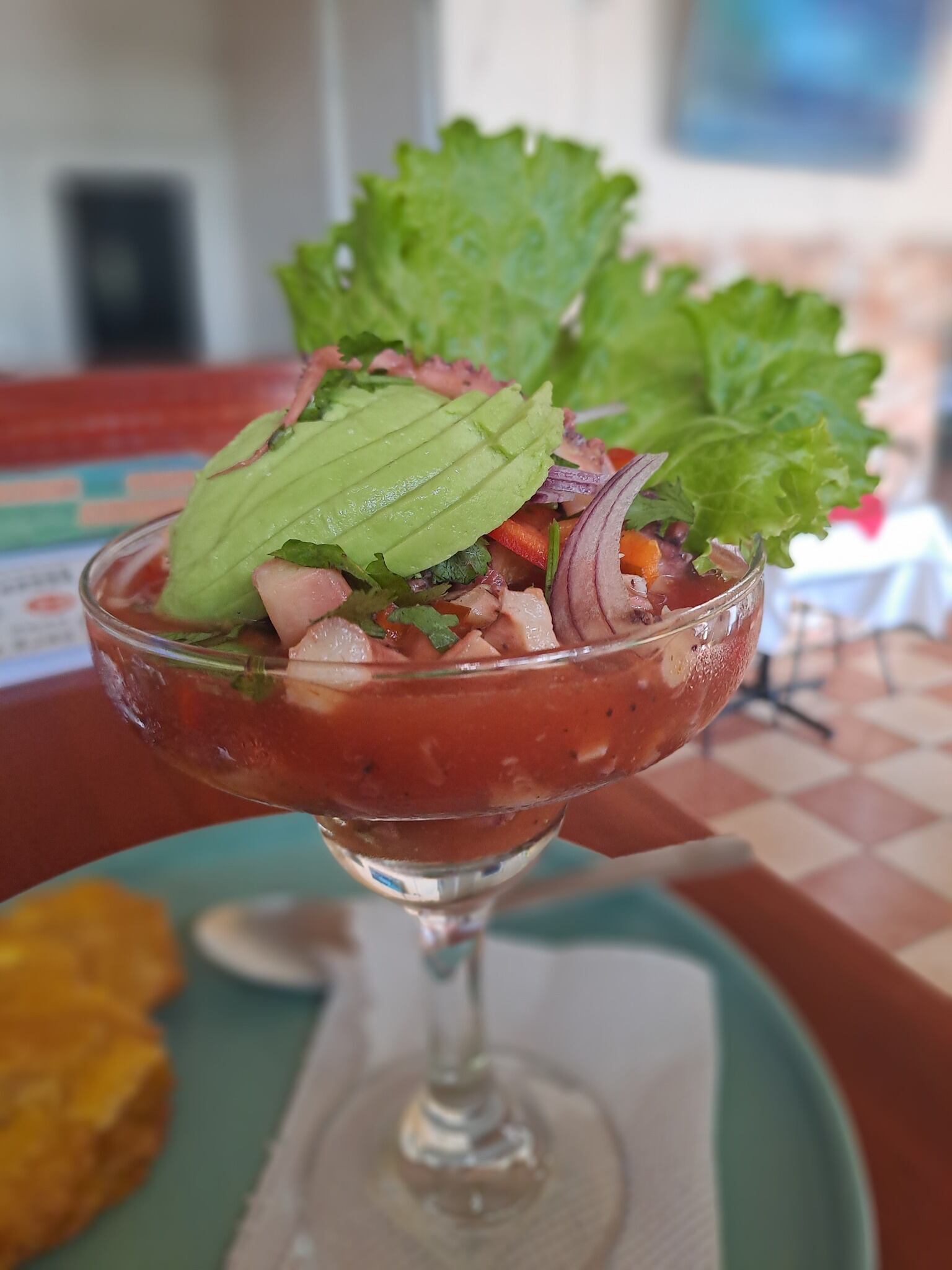 Abuelito tuvo visión y su familia continuó legado, pero servido en forma de ceviche.