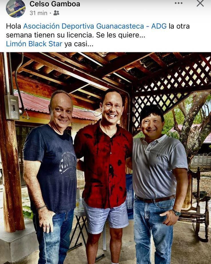 Esta es la fotografía de Celso Gamboa con Jorge Arias, presidente de la ADG.