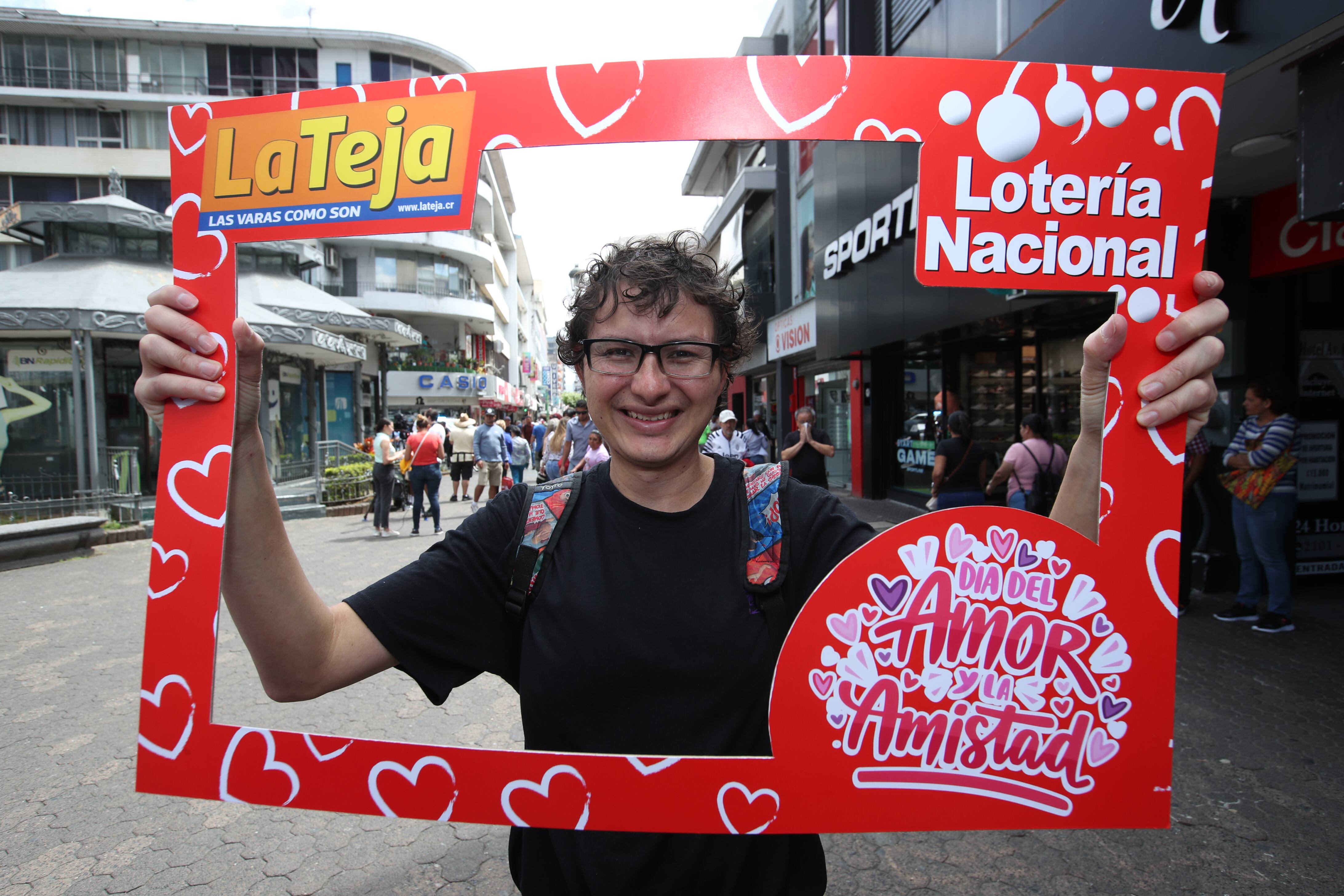 14/02/2024/ recorrido con La Teja donde los josefinos envían saludo especial por medio de las redes sociales de La Teja con un marco alusivo a san Valentín/ foto John Durán