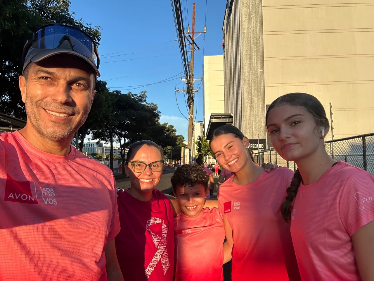 Álvaro Mesén, su esposa María Isabel y sus hijos, Daniela, Isabella y Gabriel. Cortesía.