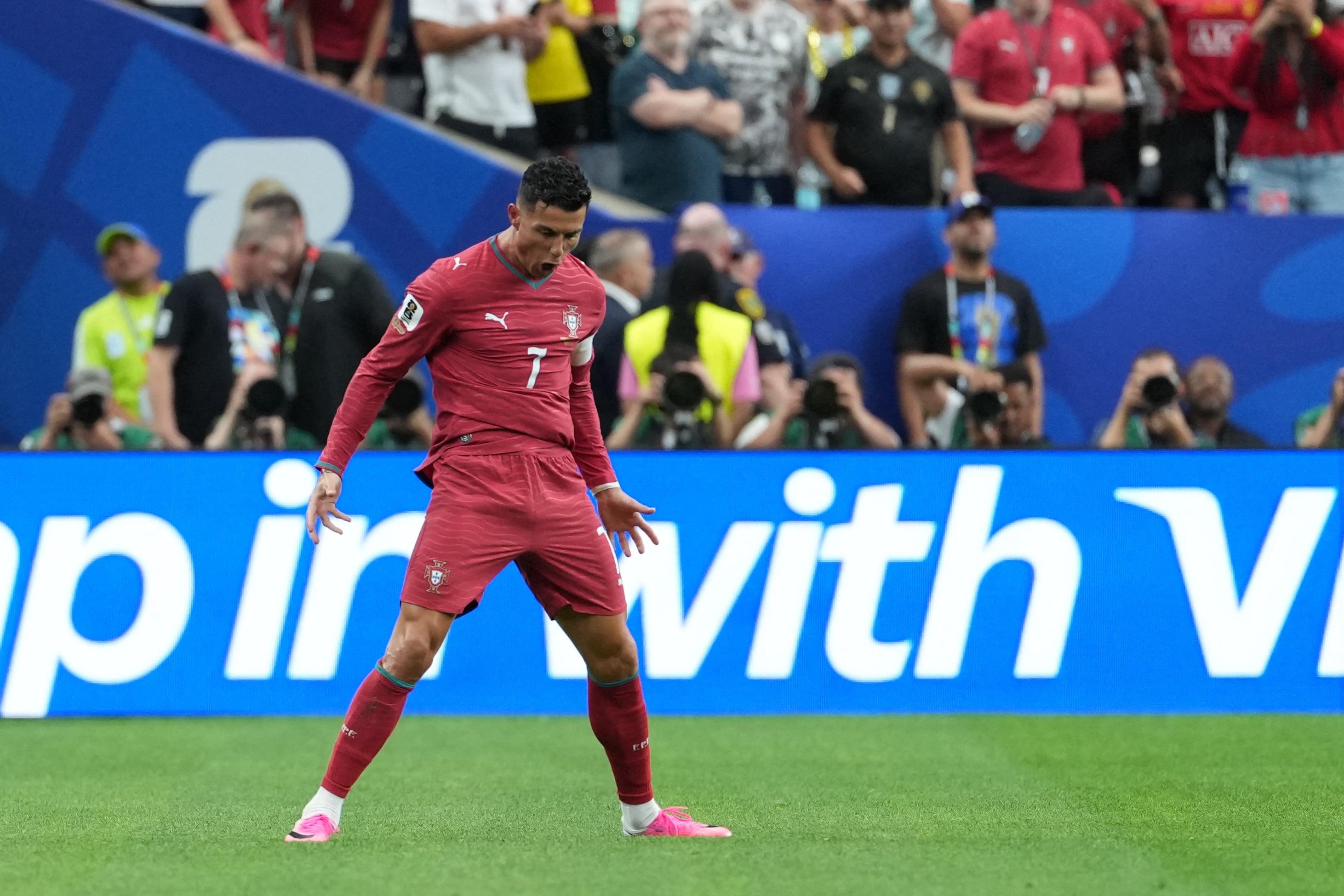 Cristiano Ronaldo marcó doblete ante Uzbekistán