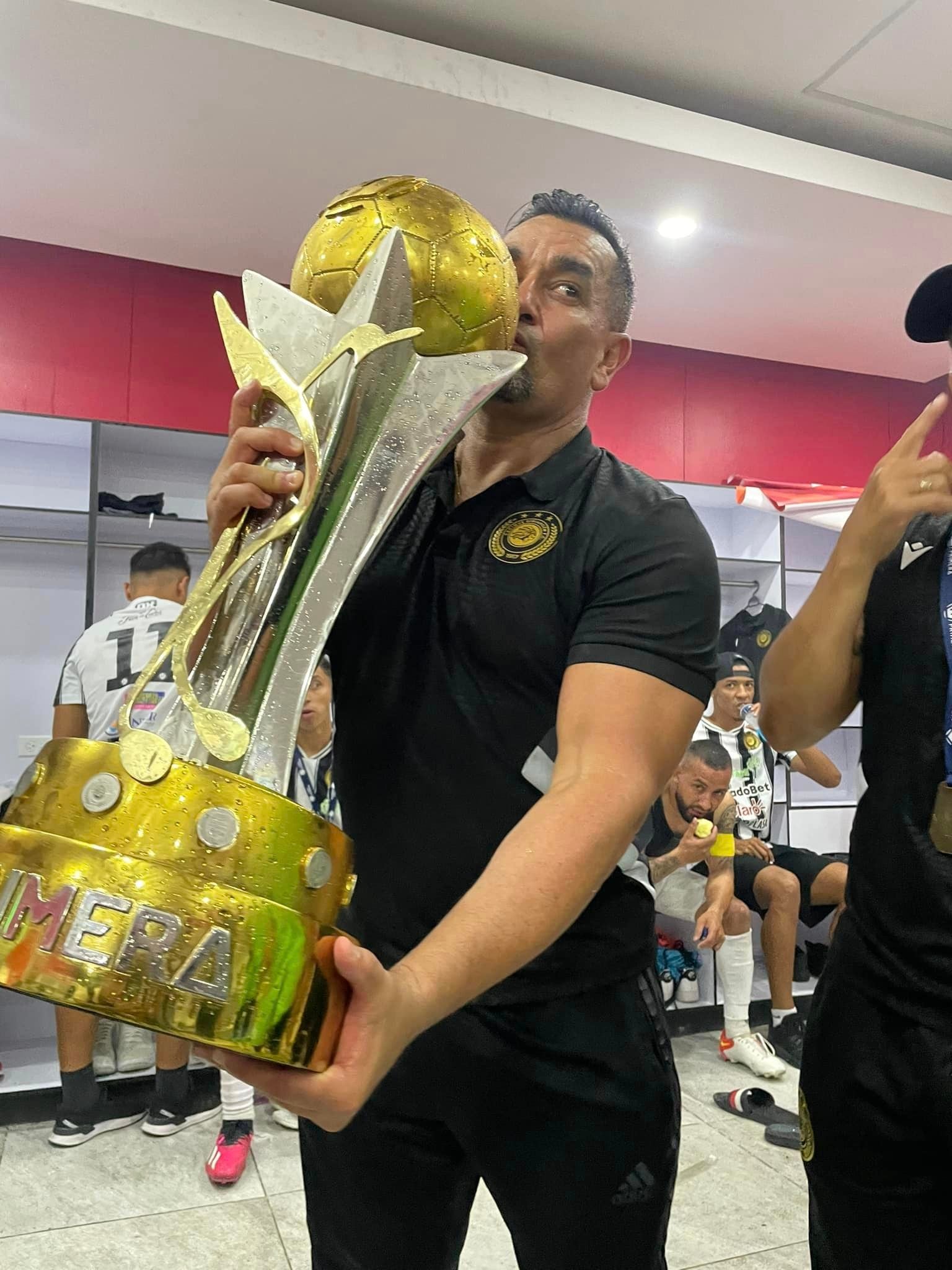 José y Diego Giacone, campeones con el Cacique Diriangén