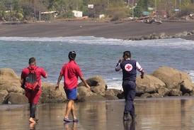 Una mujer fue atacada por un cocodrilo mientras se bañaba en playa Caldera