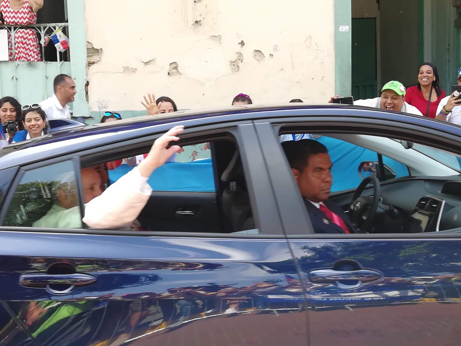 Andrés Ramírez, periodista de Noticias Repretel, en su cobertura de la visita del papa Francisco a Panamá en el 2019.