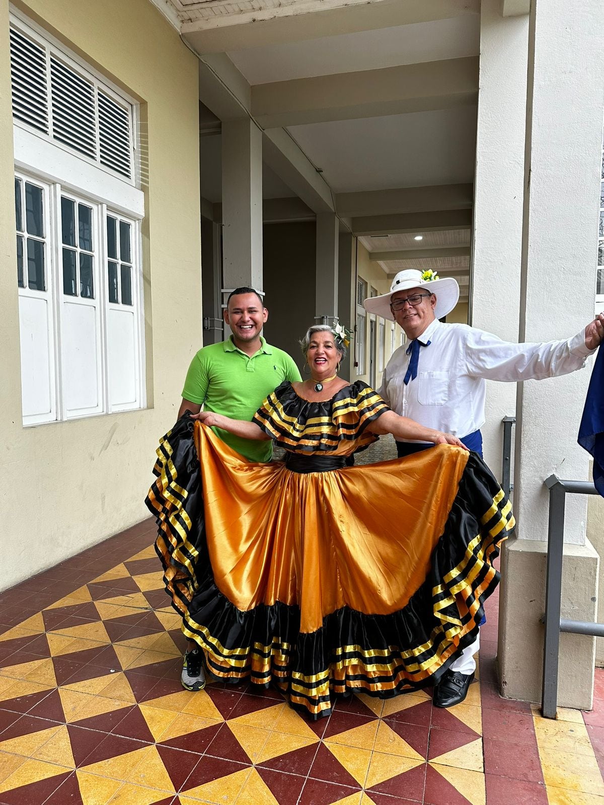 Wilson Contreras hace de todo para mantener vivas las tradiciones en su pueblo.