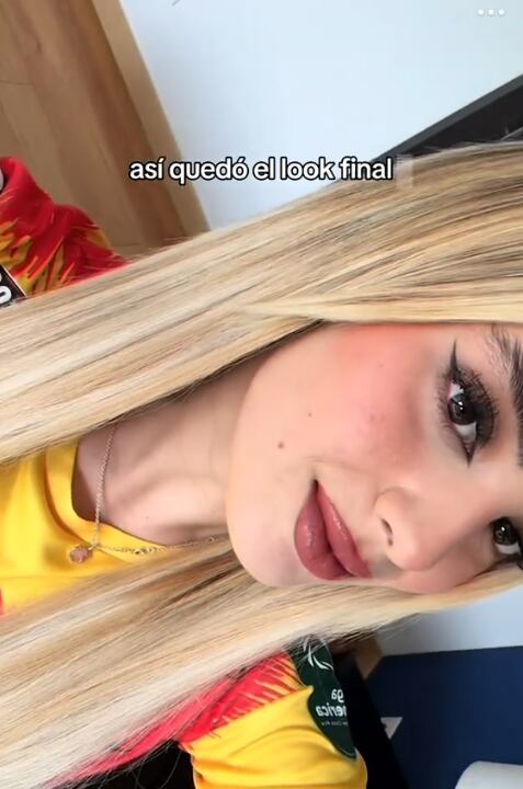 Ari, la hermana del Tepa González fue una de las personas que sufrió para entrar al estadio Carlos Alvarado, a ver la gran final. Captura de pantalla.