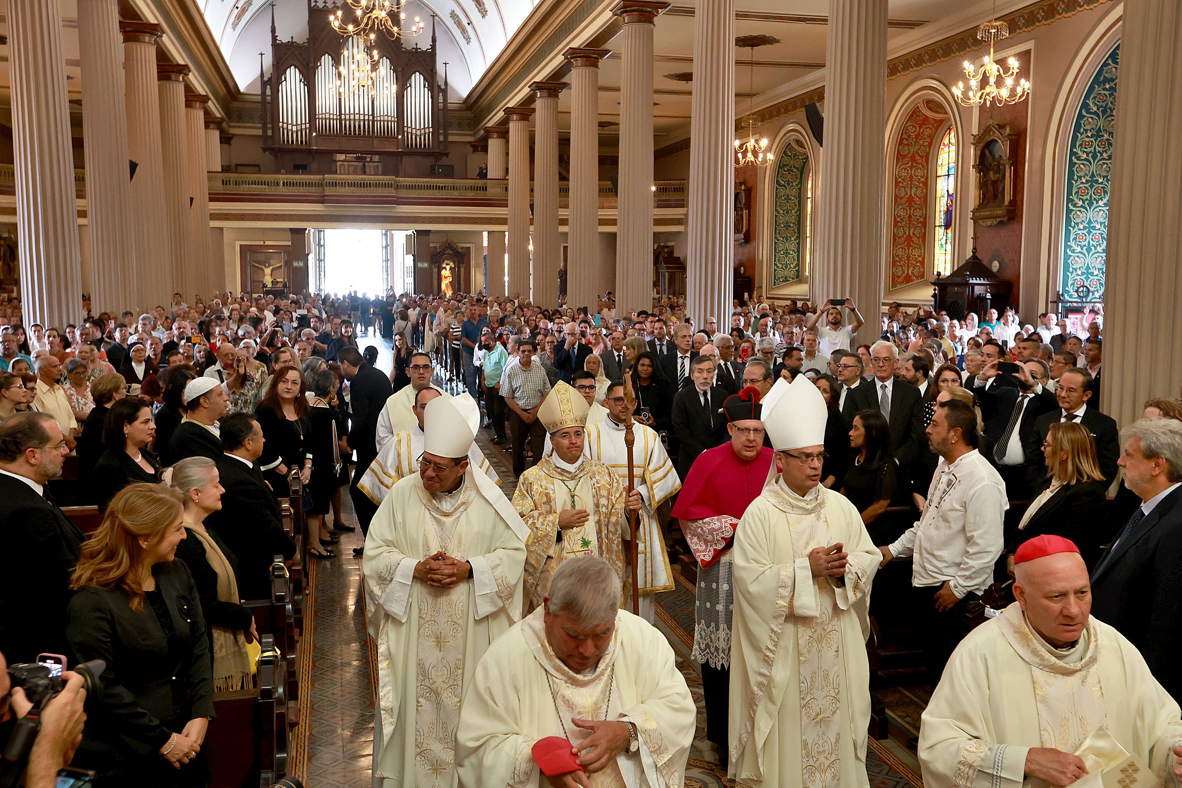 Misa oficial por el papa Francisco
