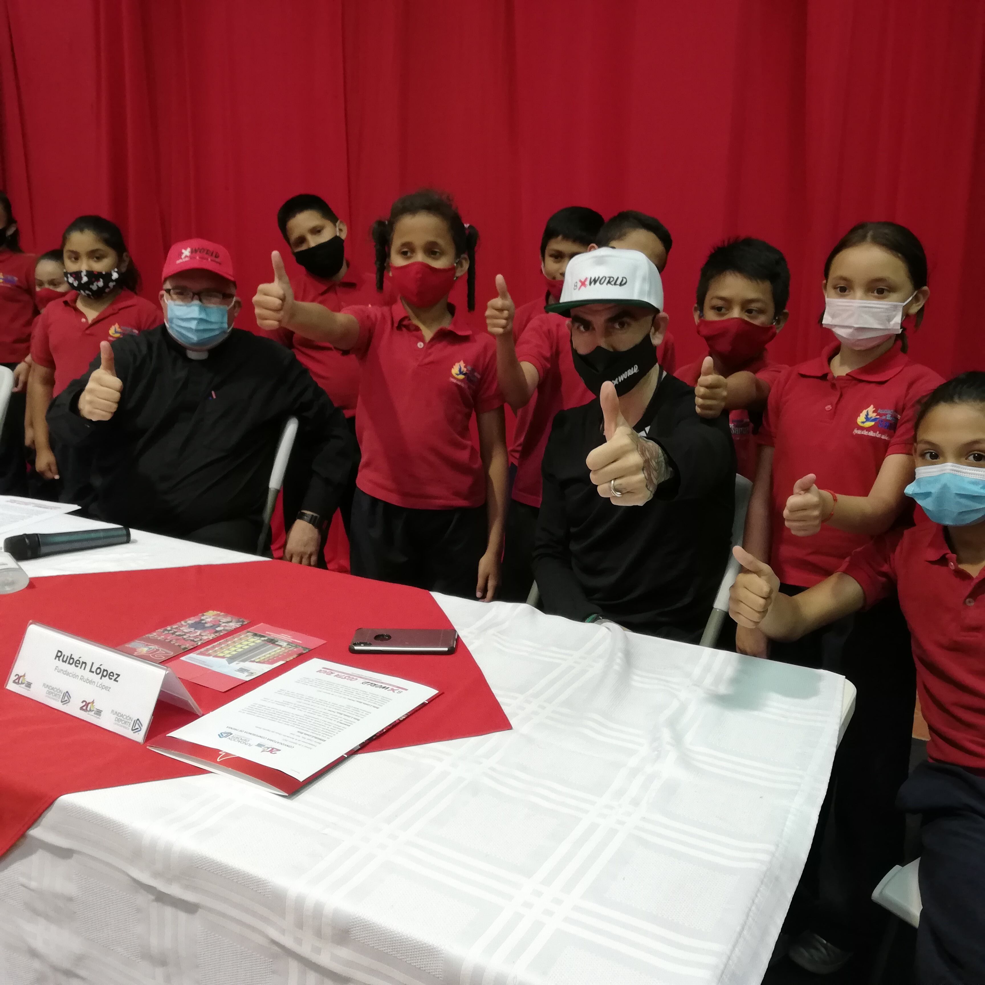 El ultraatleta español, Rubén López, está en nuestro país para ayudar, de la mano de Obras del Espíritu Santo, a los que más lo necesitan por medio del deporte