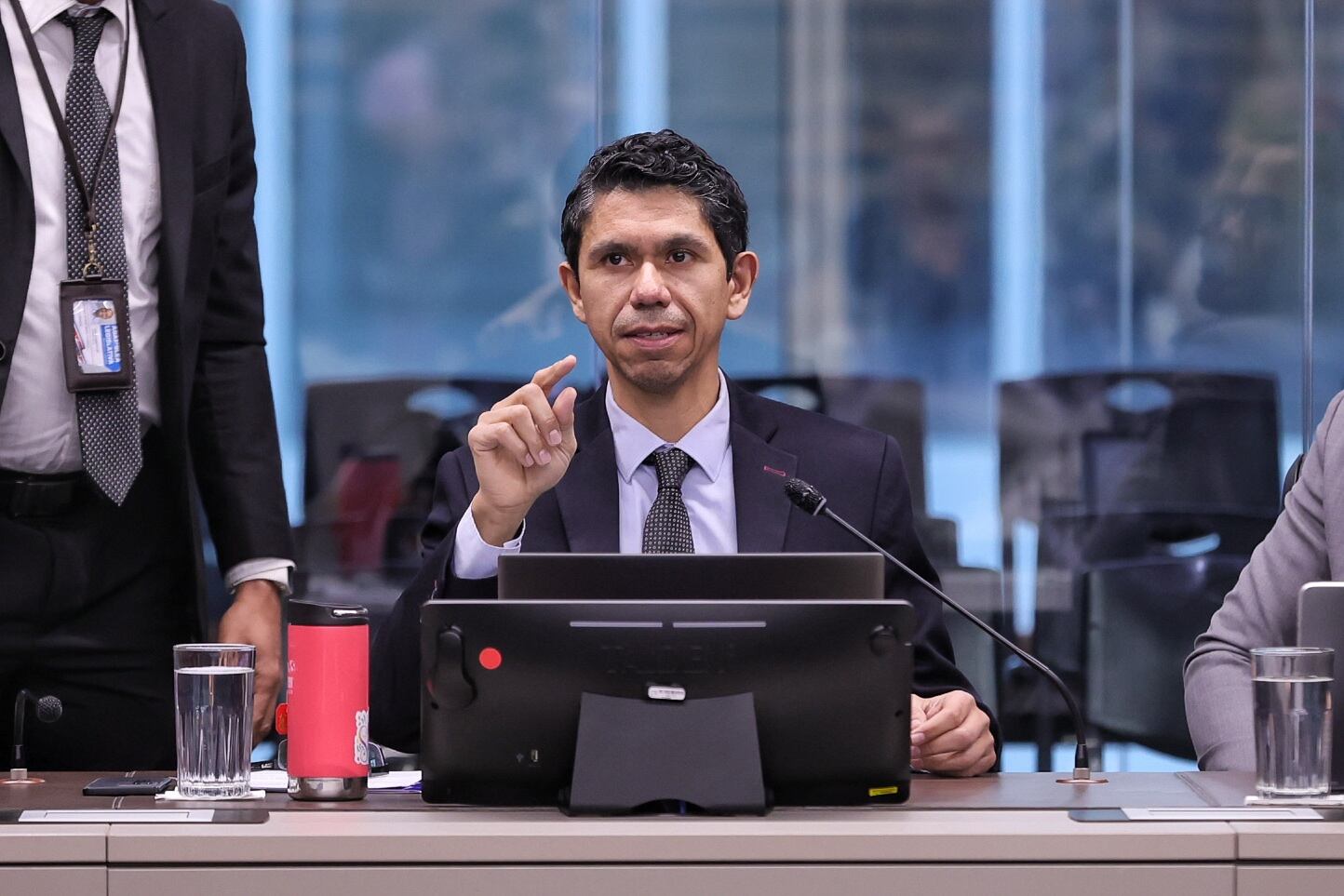 Luis Amador comparece ante diputados de la Asamblea Legislativa por tel Dekra / Foto John Durán