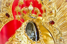 Negrita celebra 100 años con la corona de reina que le regaló el papa Pío XI