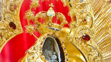 Negrita celebra 100 años con la corona de reina que le regaló el papa Pío XI