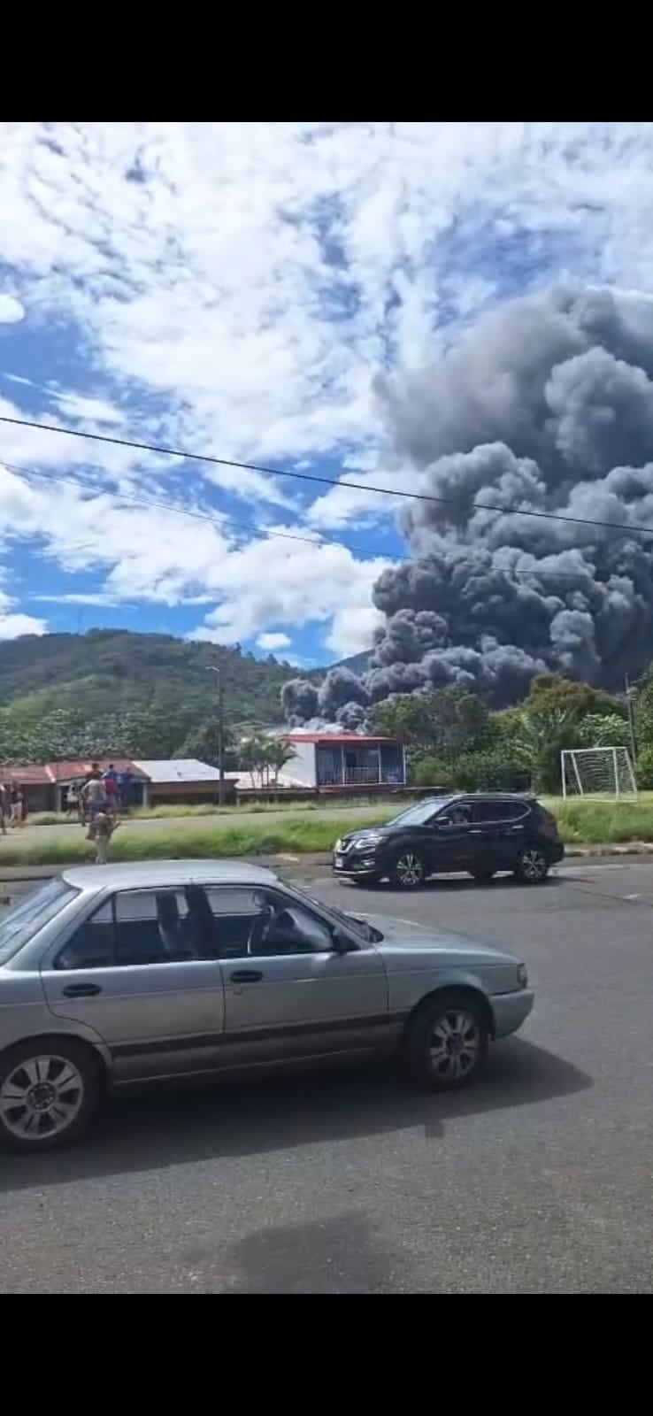 Incendio en bodega en Desamparados. Foto cortesía.