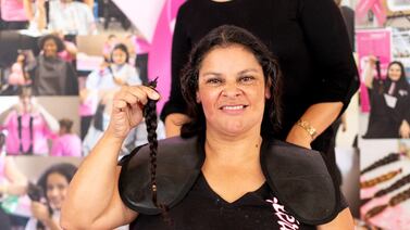 El amor a su hijo con cáncer, la hizo entender la importancia de donar cabello