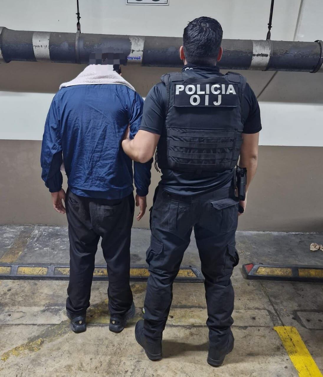 Un adolescente de 17 años está en manos de las autoridades judiciales por ser sospechoso de un millonario robo en un colegio. Foto: OIJ