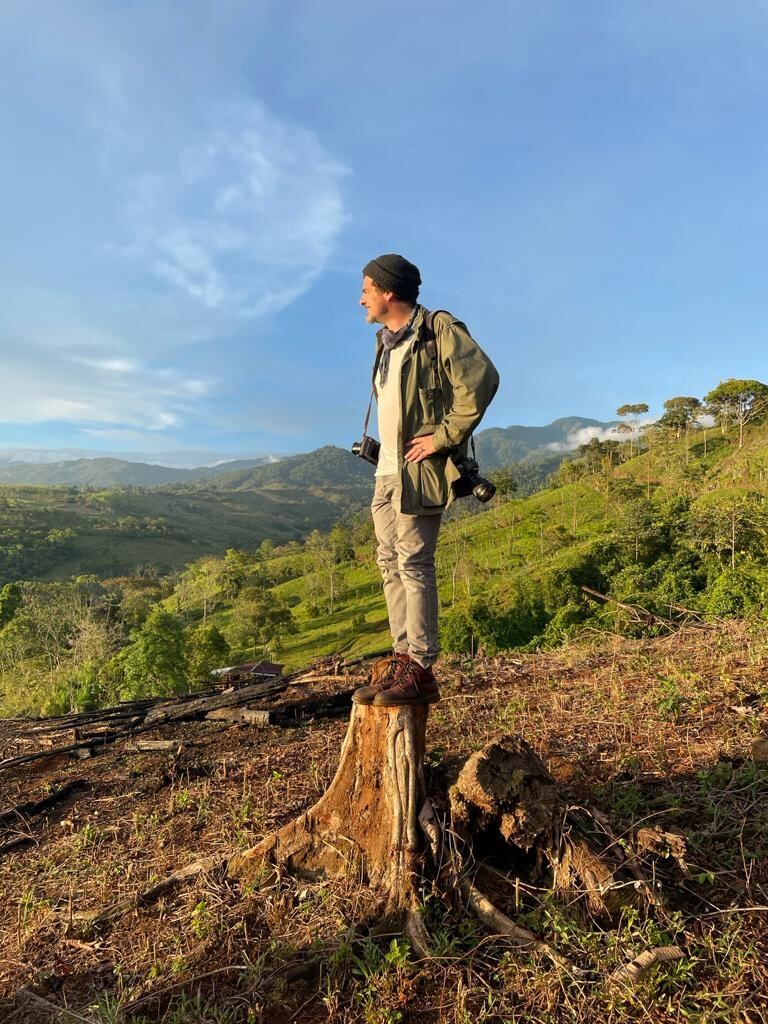 El periodista Loïc Pialat vino al país para hacer un trabajo sobre Keylor Navas y promete volver para ver a Saprissa jugar con aficionados. Cortesía.