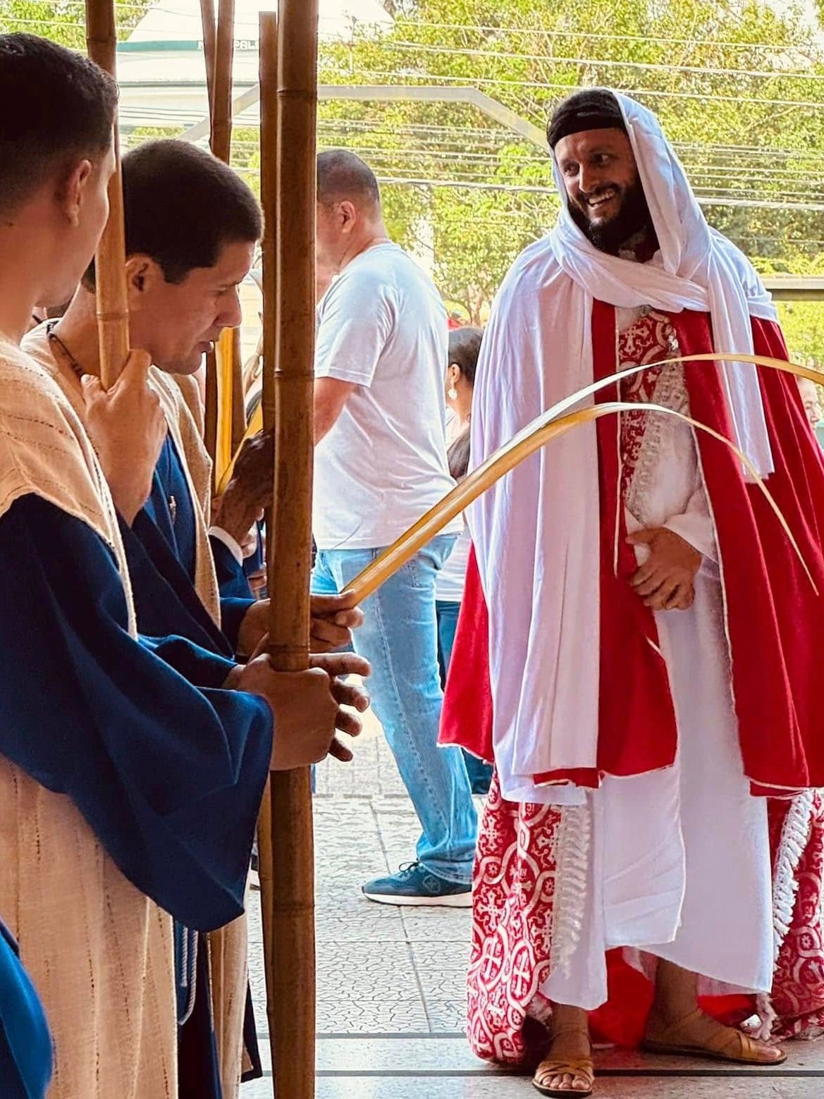 David Jiménez Zamora, sancarleño de 44 años, abogado de profesión, esposo de Guiselle Barquero y, desde el 2018, el encargado de representar a Jesús en la procesión del Domingo de Ramos, la entrada triunfal a Jerusalén en la catedral de Ciudad Quesada