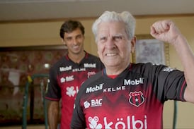 Bryan Ruiz reveló que su abuelo lucha contra una dura enfermedad y contó cómo vive esta situación